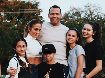 Jennifer López le hace el mejor regalo del mundo a su hijo: "¡Bienvenido a la familia!"