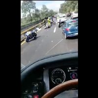 Domingo de accidentes en la México-Cuernavaca; muere motociclista al chocar en Tres Marías (Video)
