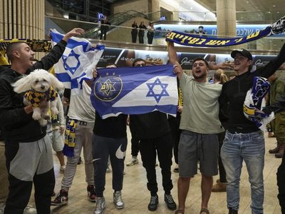 Tribunal de Ámsterdam condena a cinco hombres por violencia en el partido de Ajax vs. Maccabi