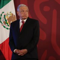 Nunca me ha importado el dinero, no traigo cartera. Mi mujer es la que administra mi ingreso: AMLO