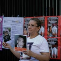 Madres buscadoras clausuran simbólicamente el Senado ante desapariciones forzadas