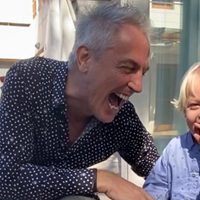 ¡No para de reír! Marley se tentó ante los insólitos gestos de Mirko