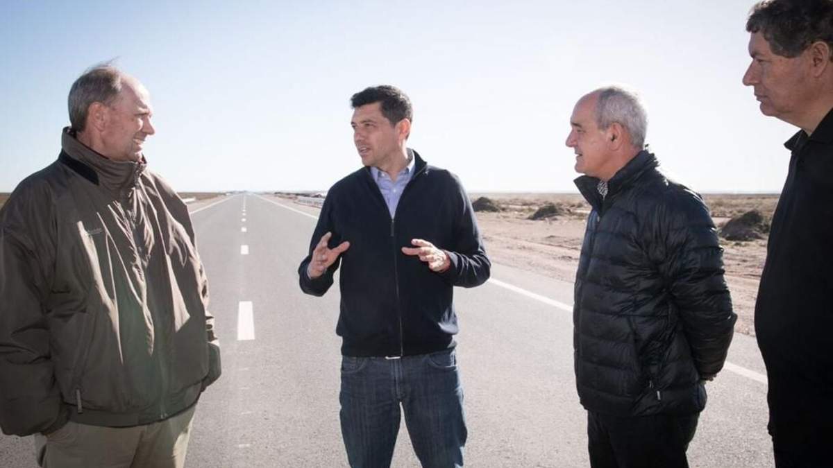 Marcos Koopmann en la obra de pavimentación. Fuente (Legislatura Neuquén)