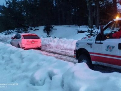 Rescataron a dos vehículos que habían quedado varados por la nieve en la ruta provincial 11