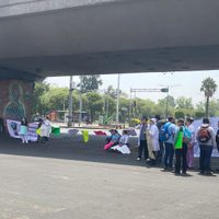 Personal de salud de la CDMX bloquea avenidas para exigir mejores condiciones laborales