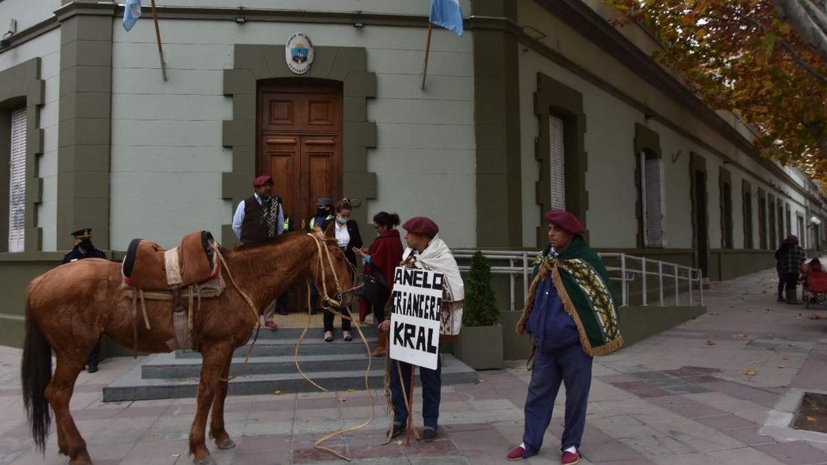 Criancero Ernesto  Kral denuncia ocupación de su campo. Fuente: (Javier Manzano)