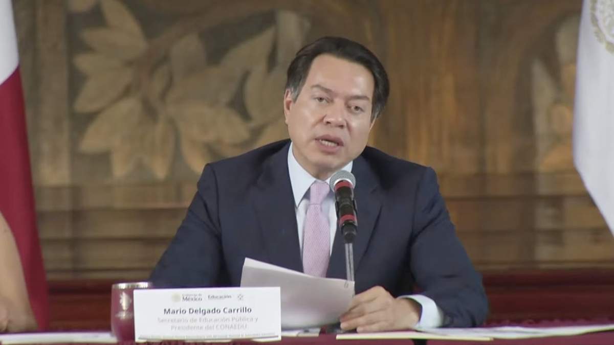 Mario Delgado en la sesión del Conaedu