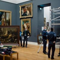 El Museo del Louvre sobrevive con el merchandising y las muestras virtuales