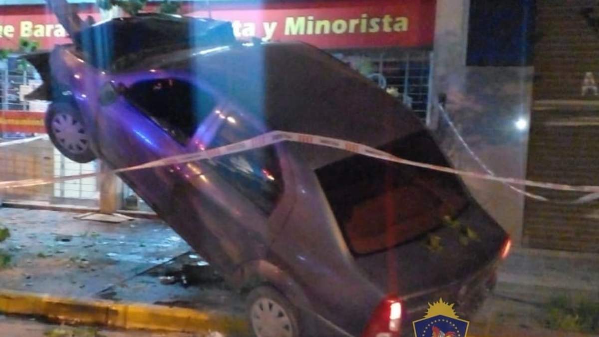 El conductor realizaba maniobras indebidas en el bajo neuquino. Fuente: (Prensa Policía)