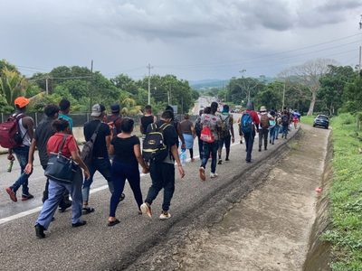 EZLN condena operativos contra migrantes: "da vergüenza"