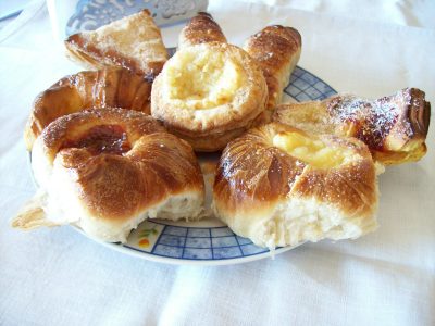 Sin manteca y con 500 gramos de harina, prepará estas facturas caseras para una tarde a puros mates