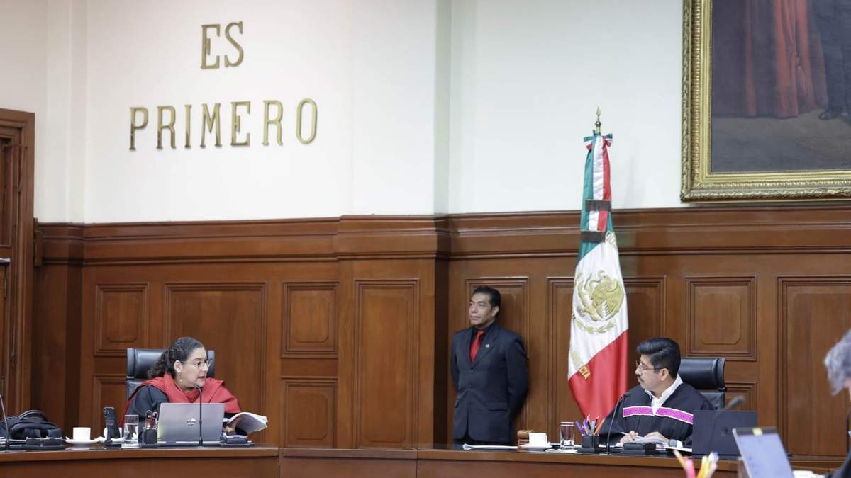 Lenia Batres y Hugo Aguilar en la sesión de este lunes
