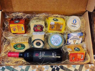 Venden online cajas con productos gourmet y ayudan a productores