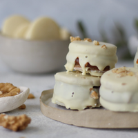 Alfajores de chocolate blanco y nuez: una bomba de sabor que vas a amar para la merienda o desayuno de este domingo