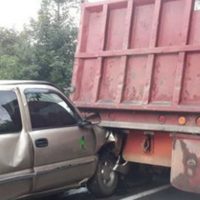 Diez trabajadores resultan heridos tras accidente carretero en Michoacán