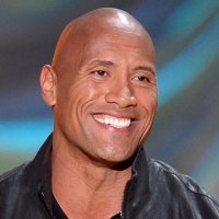 De luchador a Barman: Dwayne Johnson se muestra en las redes con una nueva habilidad
