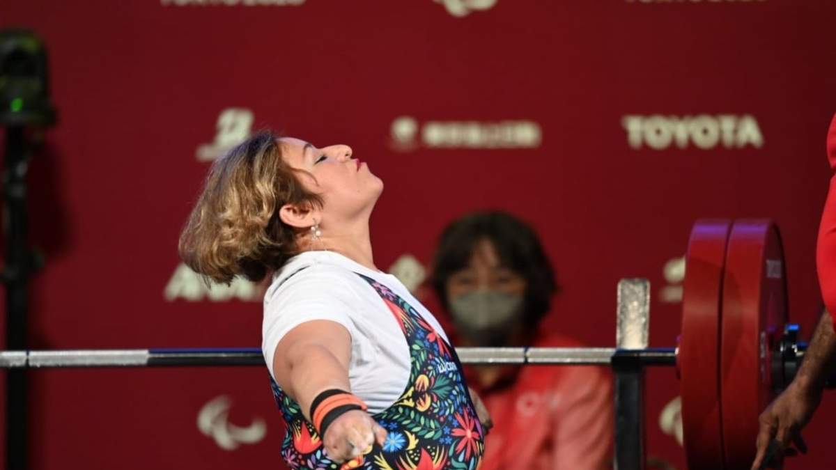 Amalia Pérez, medallista de oro en halterofilia