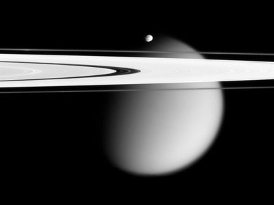 Titán, la Luna de Saturno, podría no tener un océano subterráneo como se creía, revela estudio
