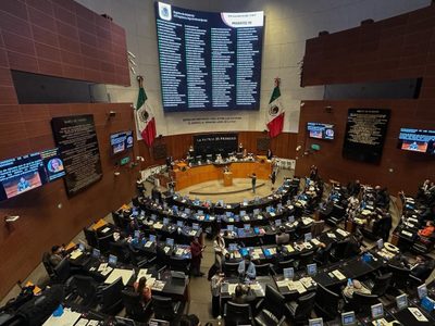 Reforma a "pensiones doradas" avanza en comisiones del Senado