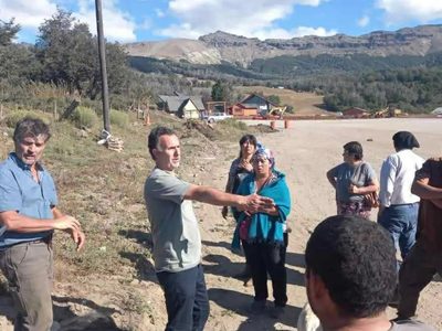 Mapuches que reclaman por las obras en el cerro Chapelco exigieron la presencia de autoridades provinciales