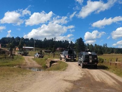 Choque de grupos armados estremece Madera con quema de unas 20 viviendas y vehículos