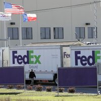 Explota quinto paquete bomba en lo que va del mes en Texas; un empleado de FedEx, herido