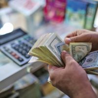 El dólar blue arranca la semana a $138
