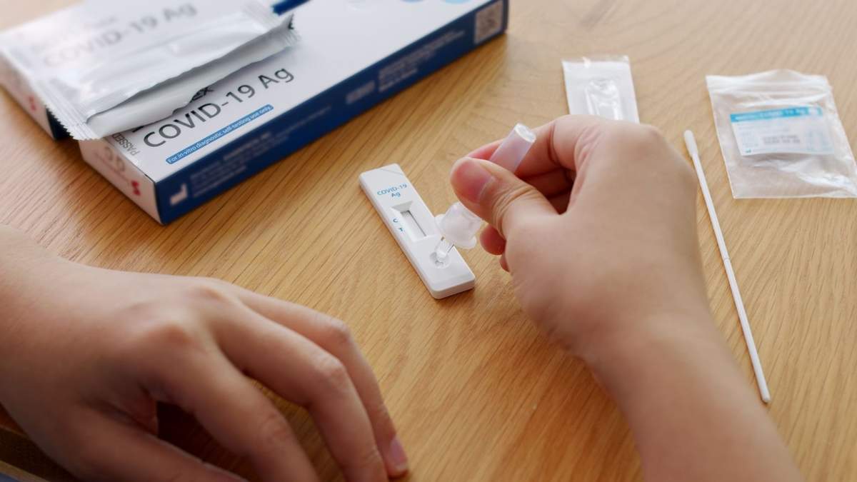 Un kit de autotest de coronavirus. Fuente: (Twitter)