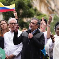 Colombia: Petro sale a las calles a defender reformas sociales y rechaza señalamientos