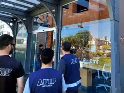 La Aduana allana un total de 18 bancos por la fuga de aproximadamente 400 millones de dólares