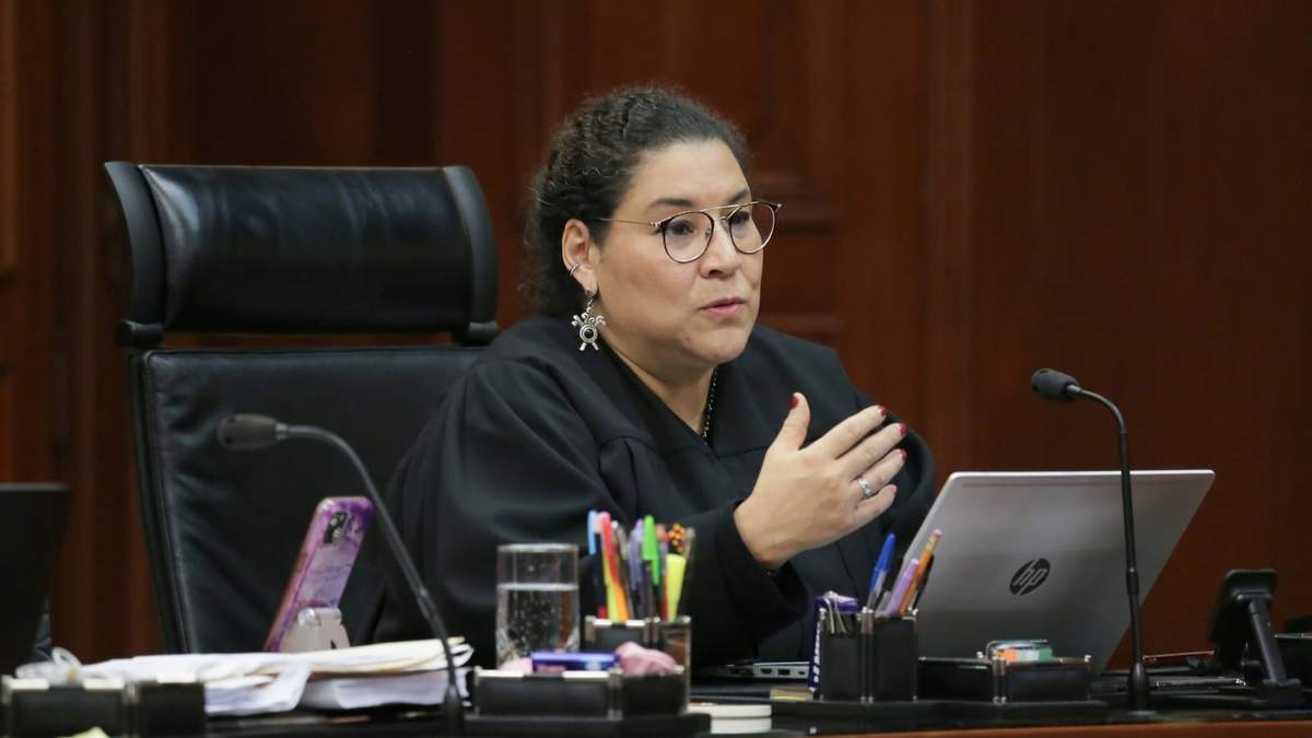 Lenia Batres