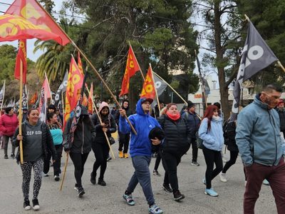 Organizaciones sociales marcharon por el centro e hicieron una olla popular