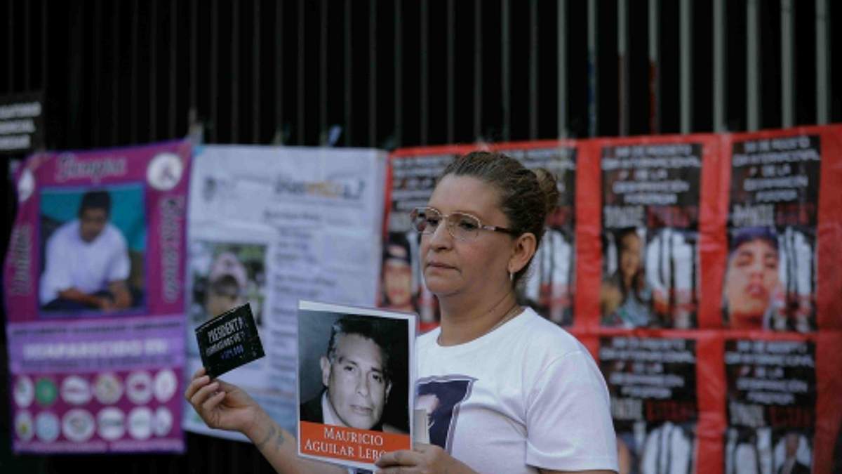 Madres buscadoras clausuran simbólicamente el Senado ante desapariciones forzadas