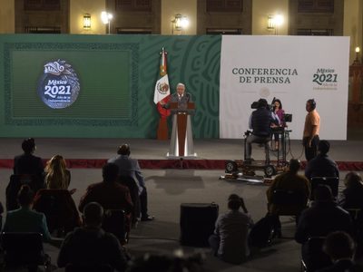 Conservadores están muy menguados de liderazgos, en la 4T hay hasta para tirar para arriba: AMLO