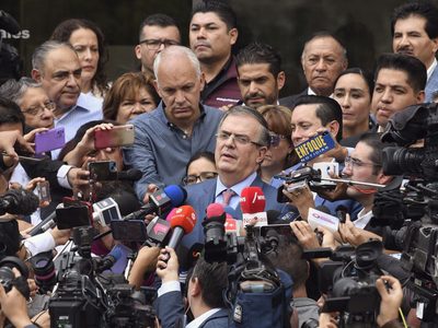 Ebrard asegura que no se irá de Morena; pide que revisen las empresas que harán encuestas