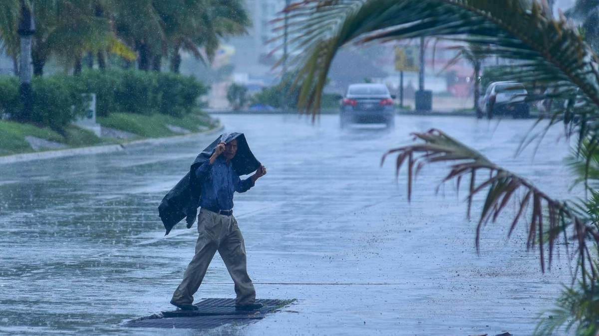 Las lluvias provocadas por la tormenta tropical Flossie en el puerto de Acapulco provocaron la suspensión de las clases