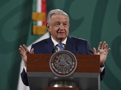Reforma guardó silencio frente a actos de corrupción de Salinas, Zedillo, Fox, Calderón y EPN: AMLO