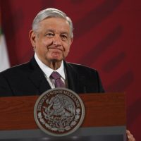 AMLO declina opinar sobre registro a México Libre; insiste en reducir presupuesto a partidos