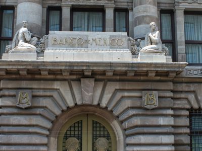 Empeora el pronóstico de crecimiento de los economistas del sector privado: Banxico