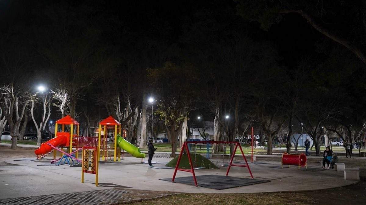 La plaza está ubicada en ministro González, Córdoba, Alberdi y Mendoza. Fuente (X).