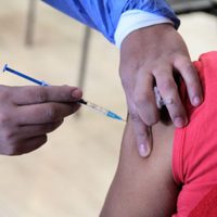Vacunación libre en Neuquén: se aplican primeras, segundas y terceras dosis
