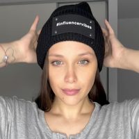 Barbie Vélez tiene el accesorio de moda que no te puede faltar esta primavera: mirá cómo combinarlo