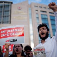 Detienen en Estambul a nueve de 35 periodistas acusados de 'terrorismo”