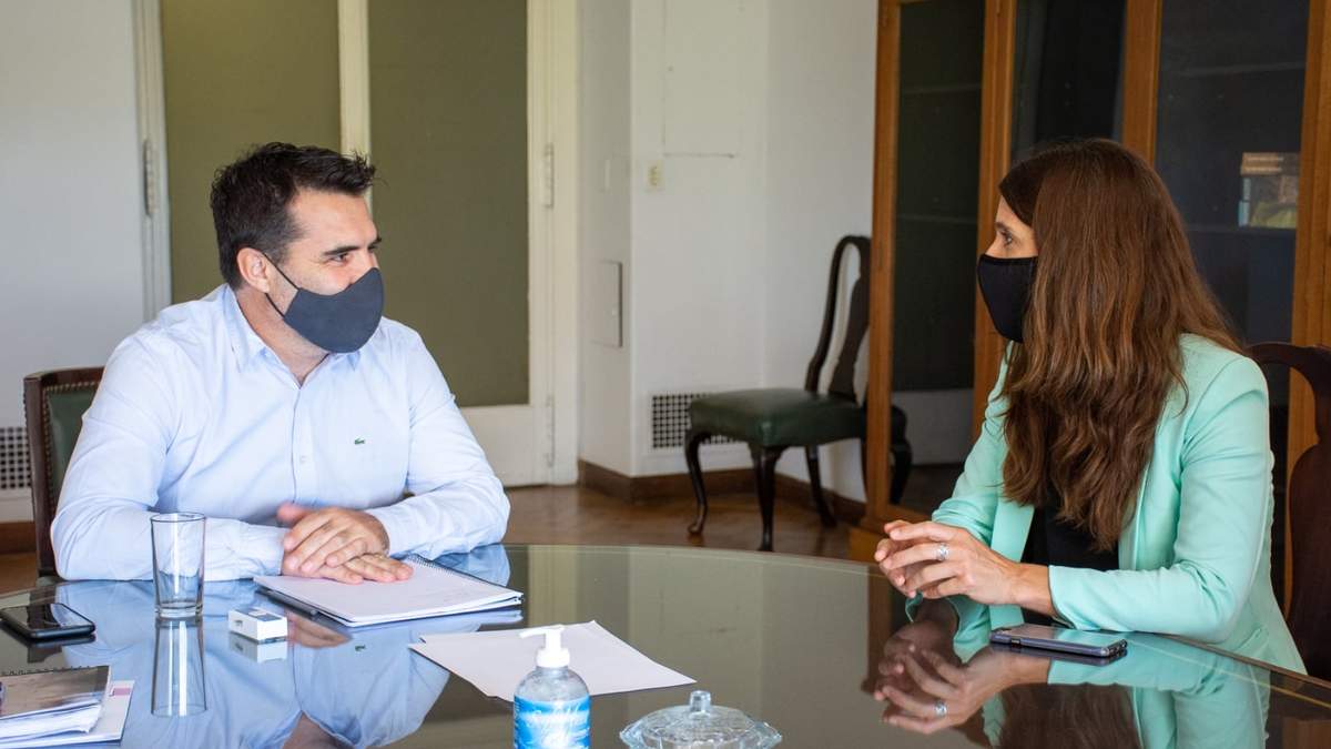 Darío Martínez junto a Inés Arrondo. Fuente: (Twitter)