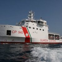 Guardia Costera de Italia rescata a 339 migrantes frente a las costas de Calabria