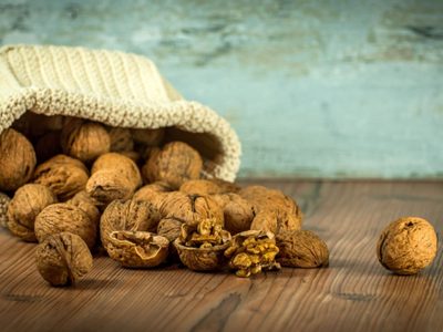 No lo vas a creer: mirá todo lo que podés hacer en tu jardín con las cáscaras de nueces que siempre tiras