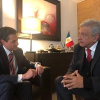 En plan amistoso, Peña y López Obrador comen y abordan entrega-recepción de la Presidencia