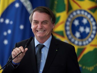 Jair Bolsonaro volvió a defender la portación de armas para “vivir en paz y alegría”