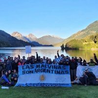 Un grupo de personas irrumpió en Lago Escondido y acampó a metros de la Estancia