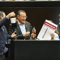 Diputados de la 4T suben impuestos a refrescos, cigarros, videojuegos y sorteos